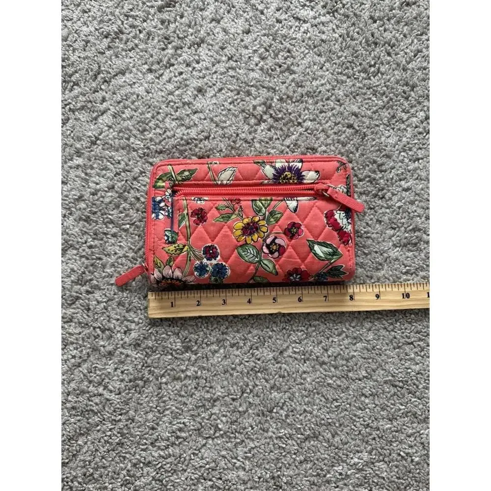Vera Bradley RFID Turnlock Wallet Zip Paisley Floral Pink‎ Quilted
